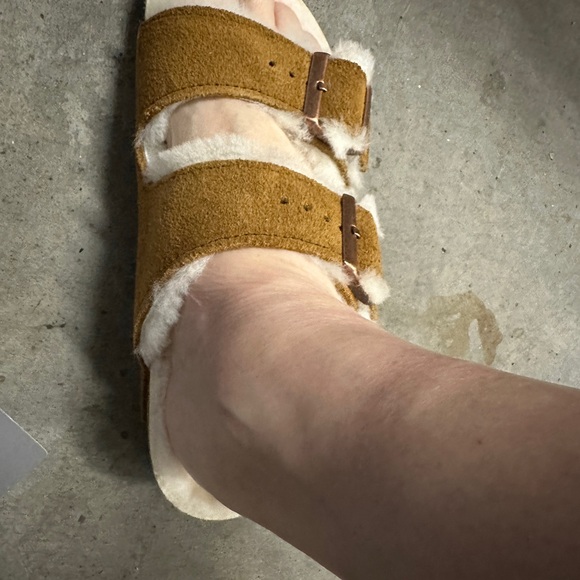 Birkenstock Women's Arizona Shearling Sandals, Mink, Tan Womens size 8 - Picture 8 of 9